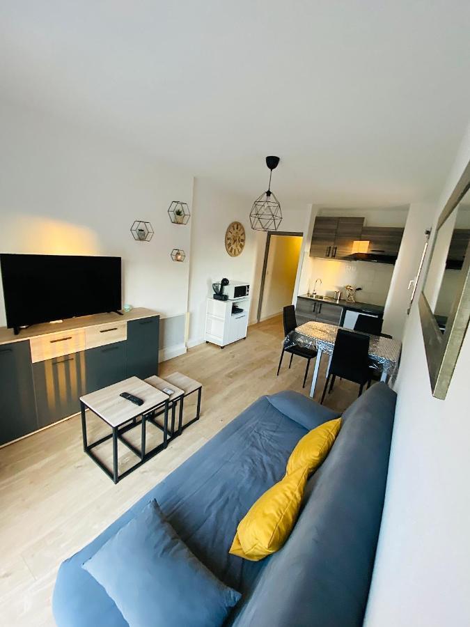 Appartement Au Port De Saint Cyprien Bagian luar foto